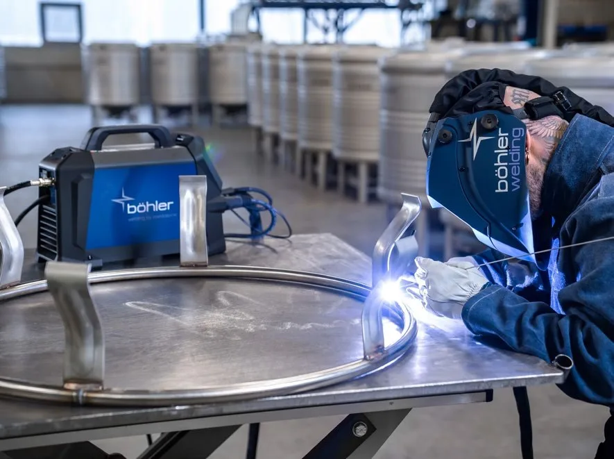 Böhler CORE 210 TIG, zestaw z uchwytem TIG BT26, w pracy, Spawlab