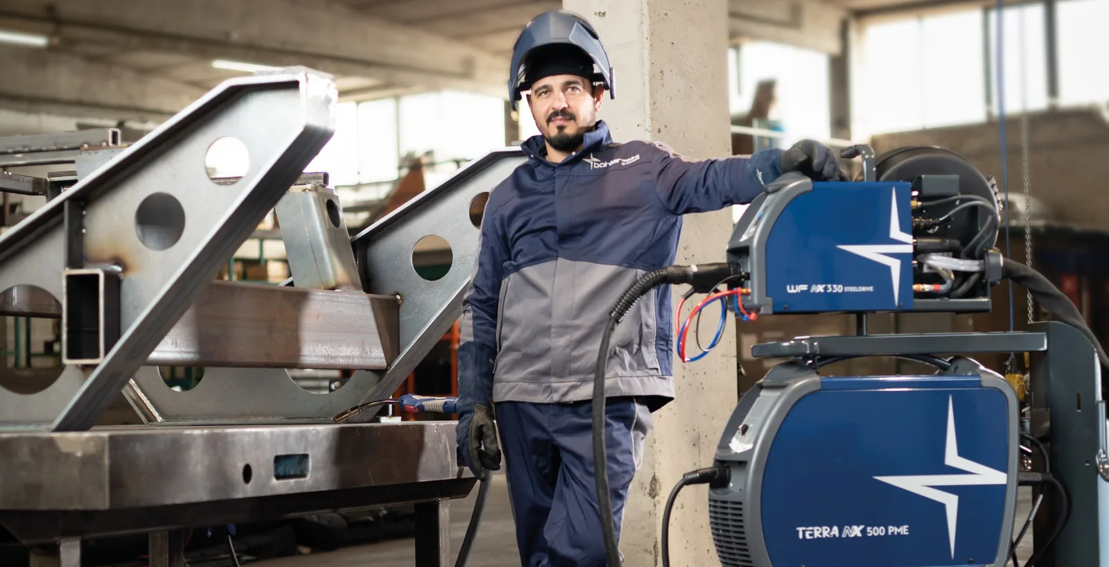 Böhler TERRA NX 400 PMC DUALFEEDER zestaw gotowy, źródło z podajnikiem przy stanowisku montażowym, Spawlab