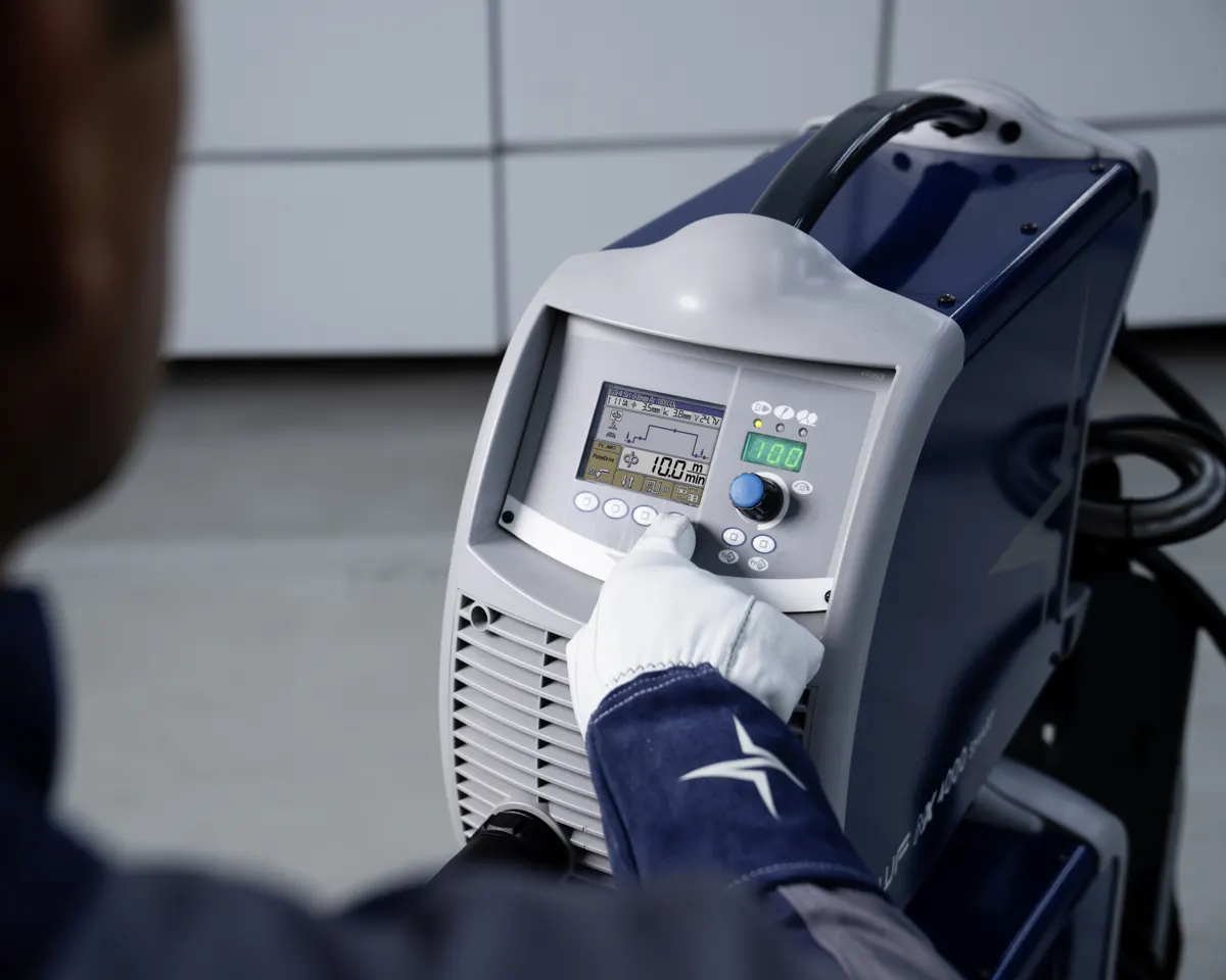 Böhler URANOS NX 2200 PMC, zestaw gazowy, panel sterowania, Spawlab
